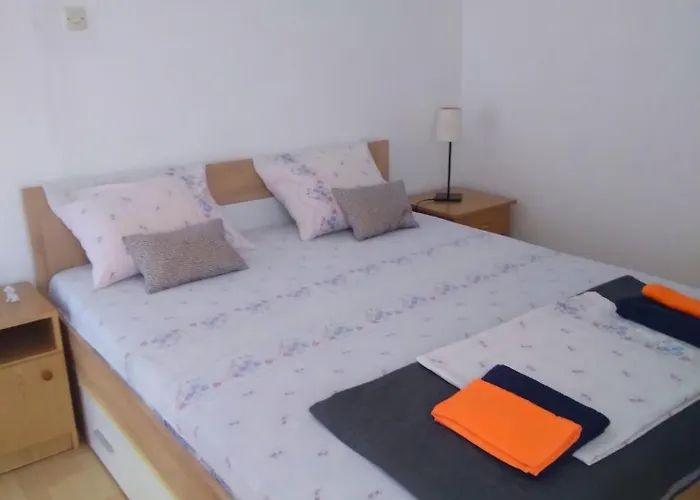 Apartmani Ankica Dekovici Bb